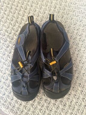KEEN Newport H2 Water Shoes blue size 7 EUC